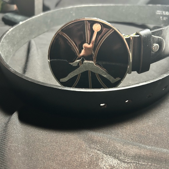 Unbranded Men’s Black pleather belt with large Basketball buckle. Unbranded - Picture 2 of 6